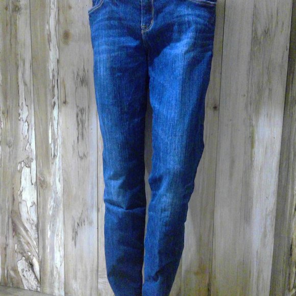 Abercrombie and Fitch Women's Distressed Stretch Straight Leg Jeans Size 8 - Picture 2 of 11